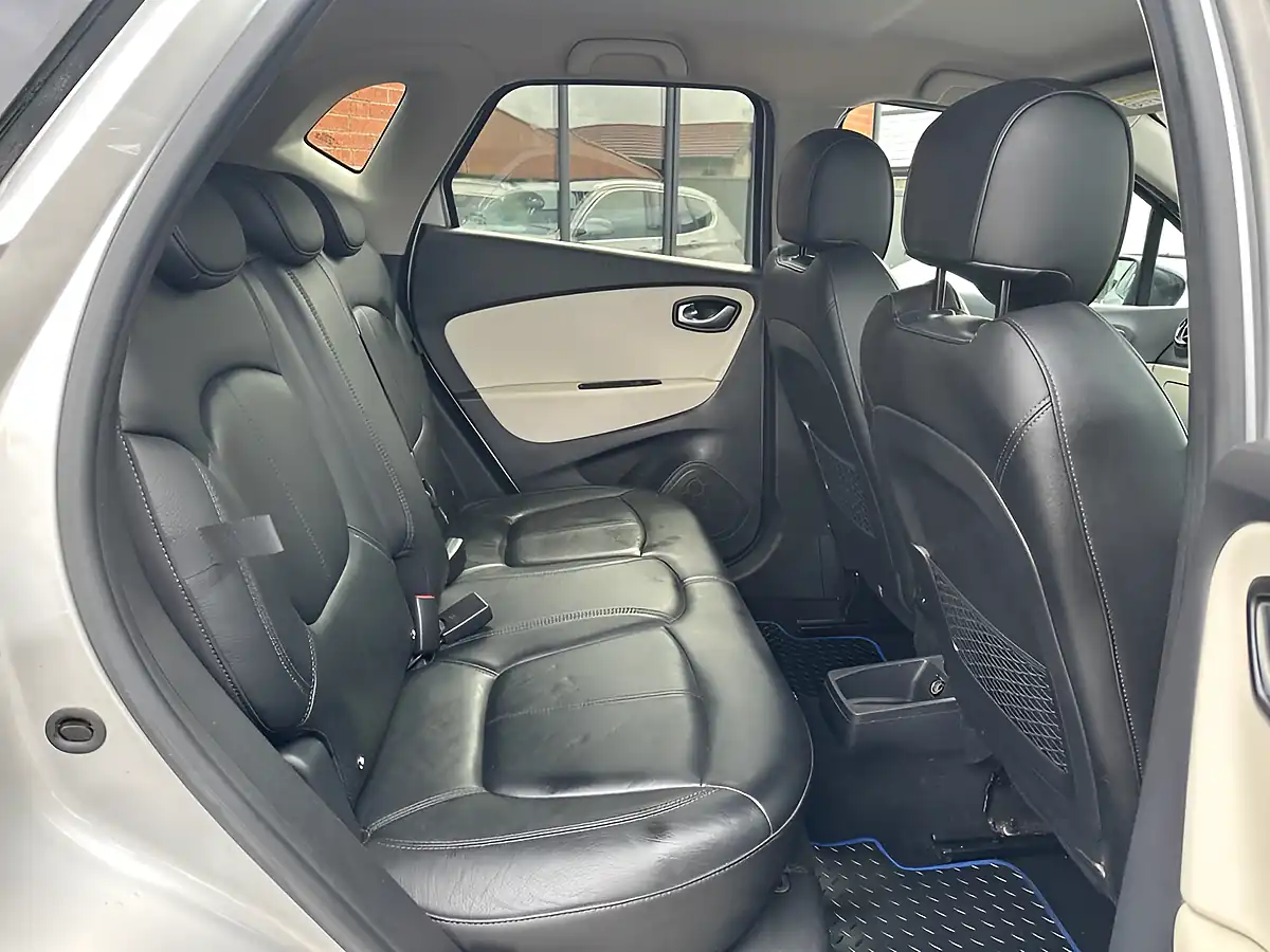 Used 2019 Renault Captur GT Line Silver - Interior and Exterior details 10