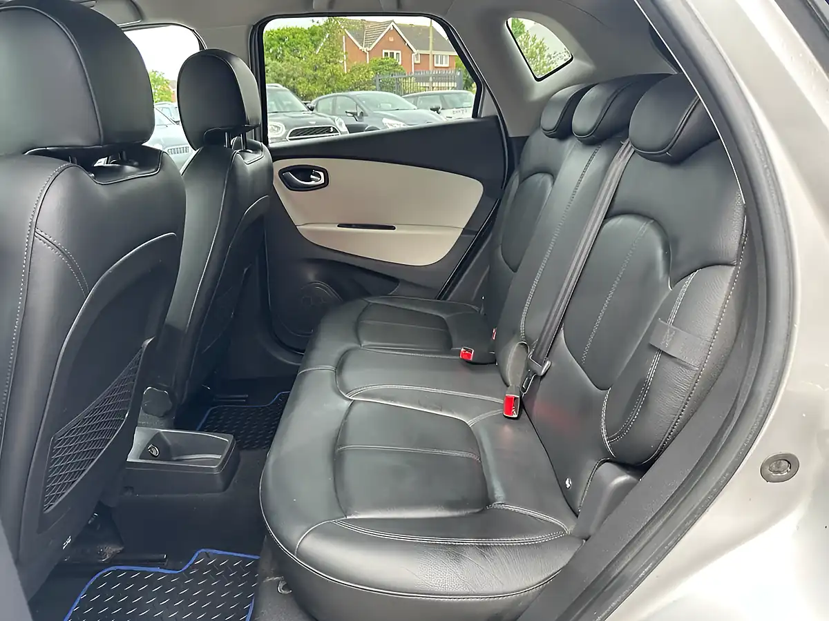 Used 2019 Renault Captur GT Line Silver - Interior and Exterior details 13