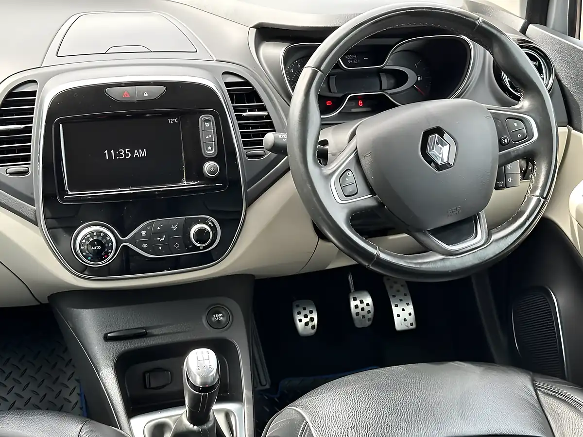 Used 2019 Renault Captur GT Line Silver - Interior and Exterior details 16