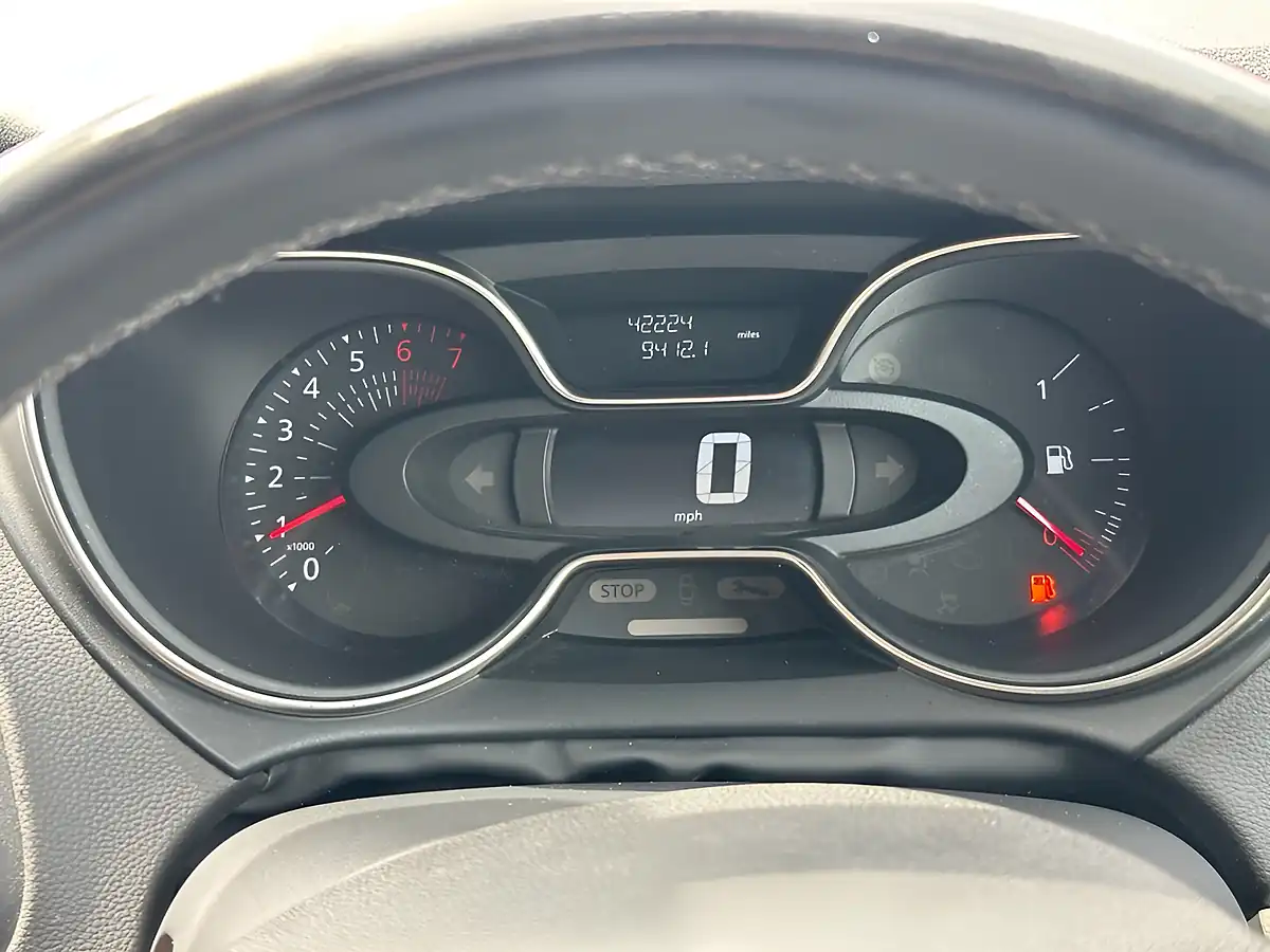 Used 2019 Renault Captur GT Line Silver - Interior and Exterior details 17