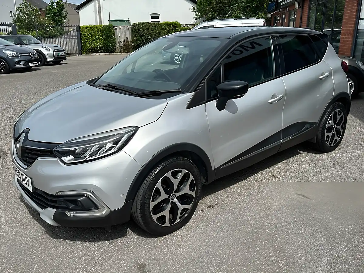Used 2019 Renault Captur GT Line Silver - Interior and Exterior details 3