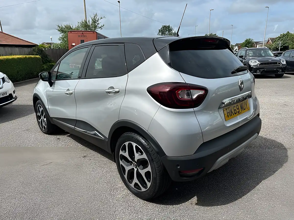 Used 2019 Renault Captur GT Line Silver - Interior and Exterior details 5