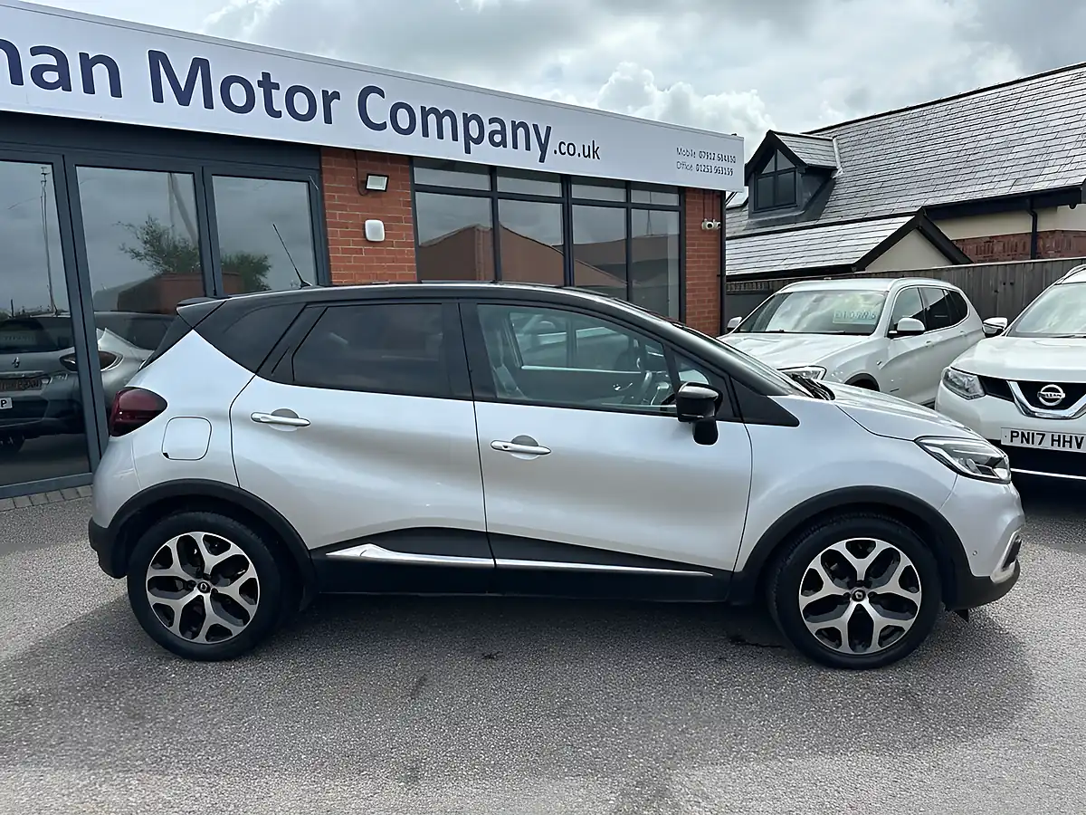 Used 2019 Renault Captur GT Line Silver - Interior and Exterior details 8