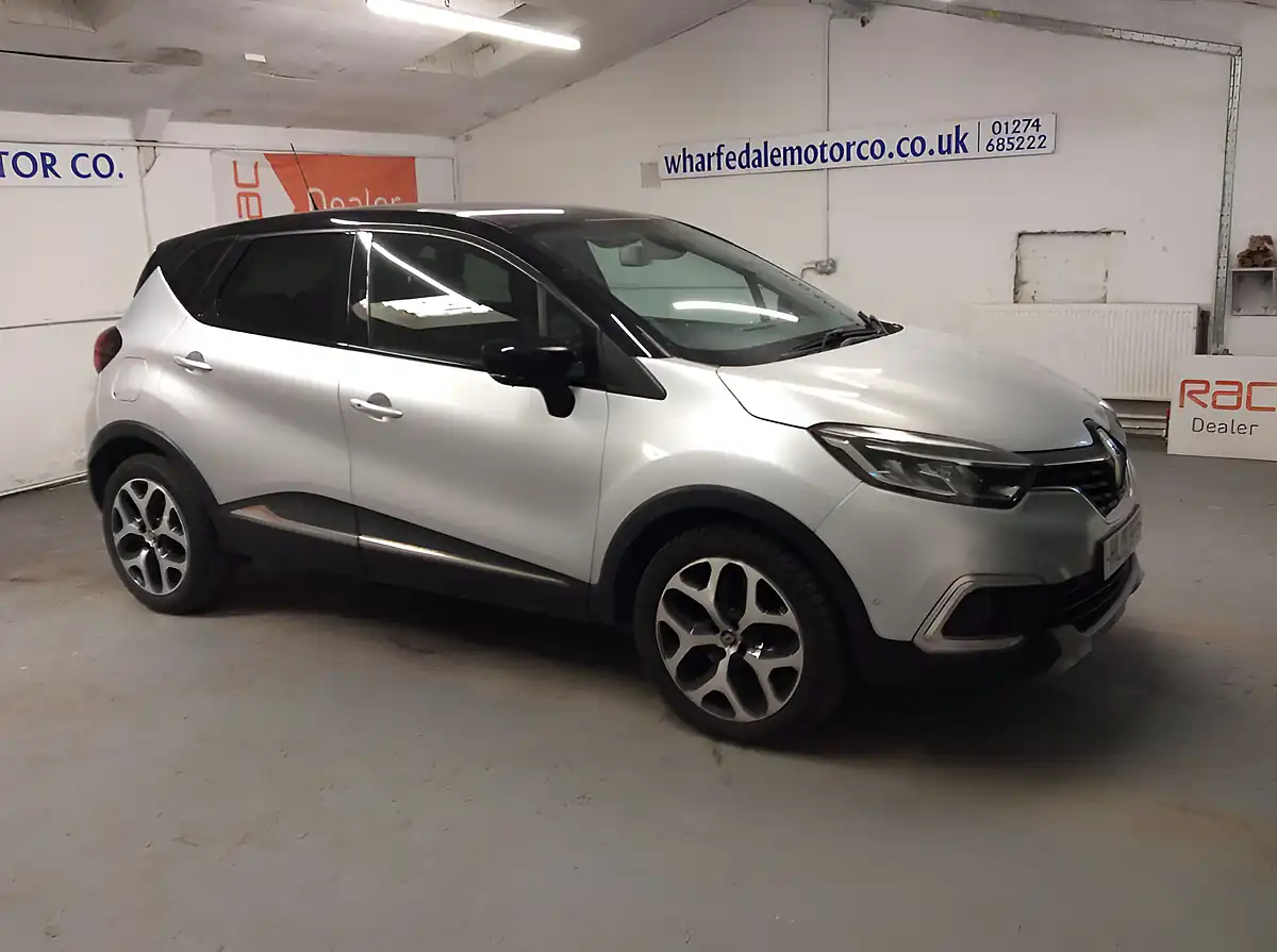 Used 2019 Renault Captur GT Line Silver - Front View