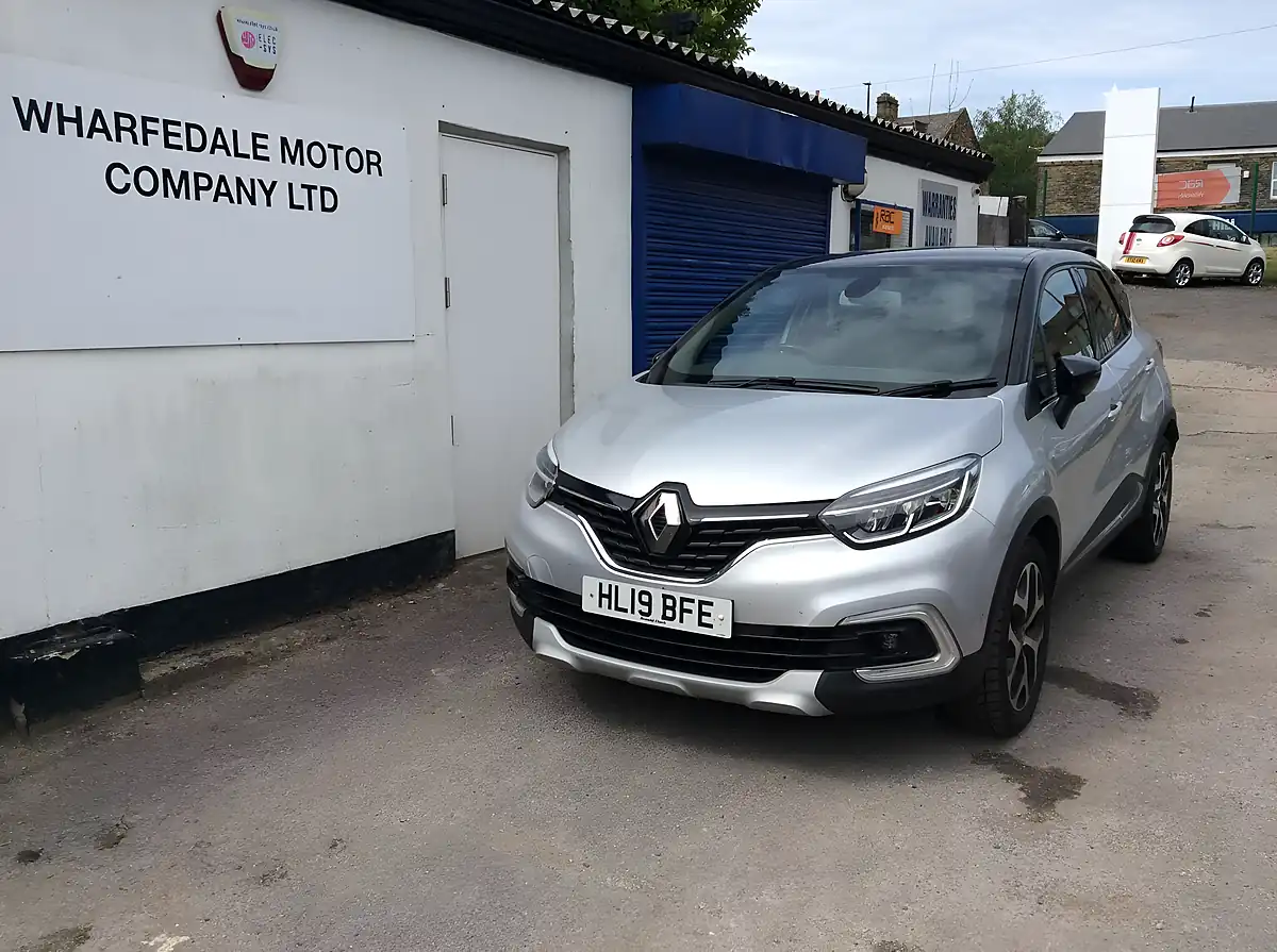 Used 2019 Renault Captur GT Line Silver - Interior and Exterior details 13