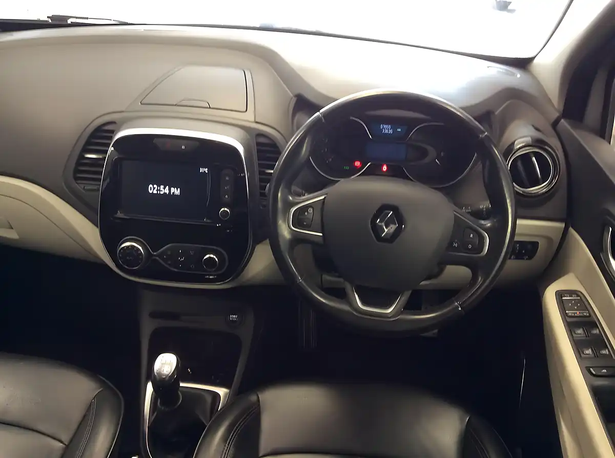 Used 2019 Renault Captur GT Line Silver - Interior and Exterior details 15