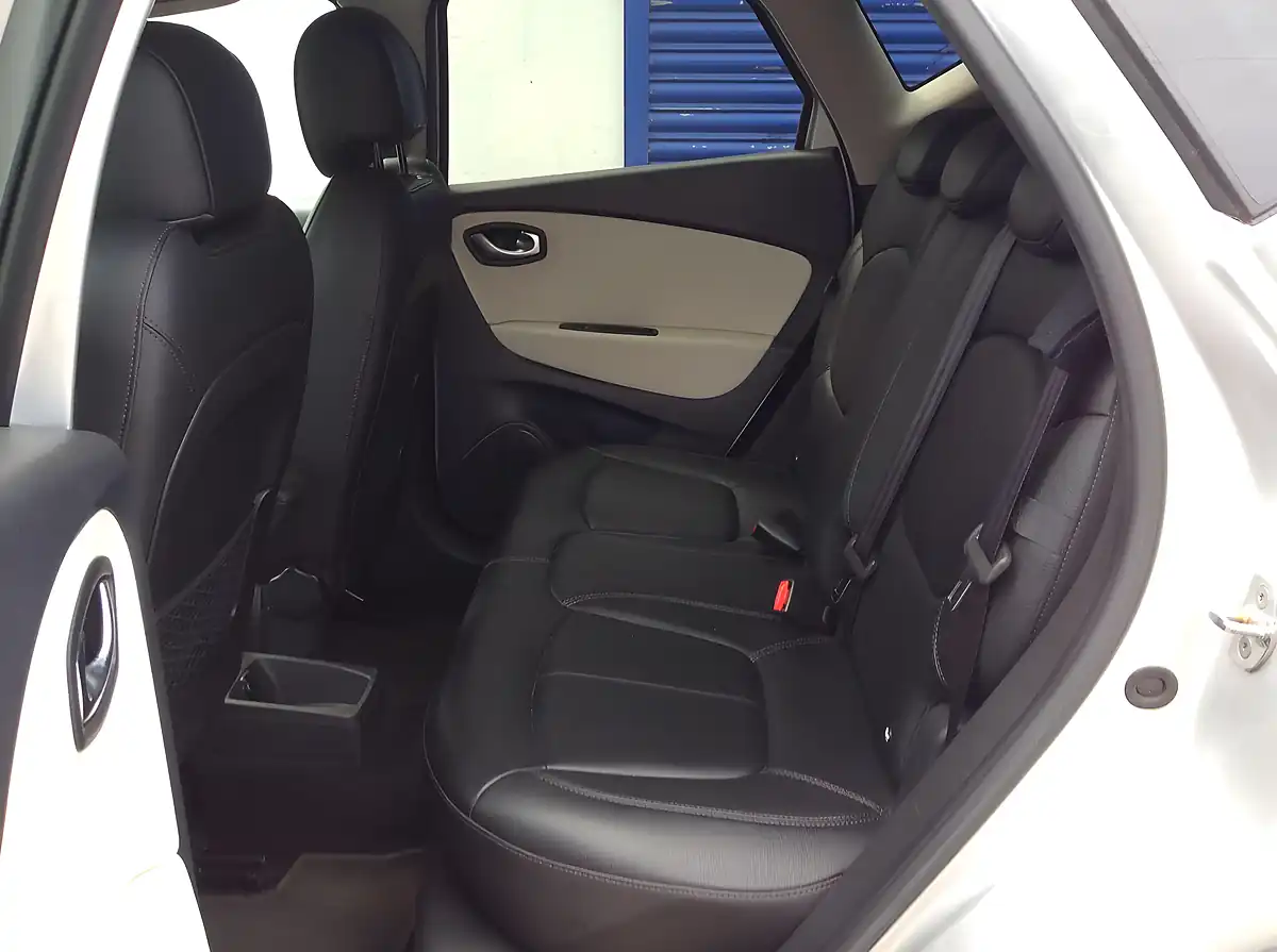 Used 2019 Renault Captur GT Line Silver - Interior and Exterior details 16