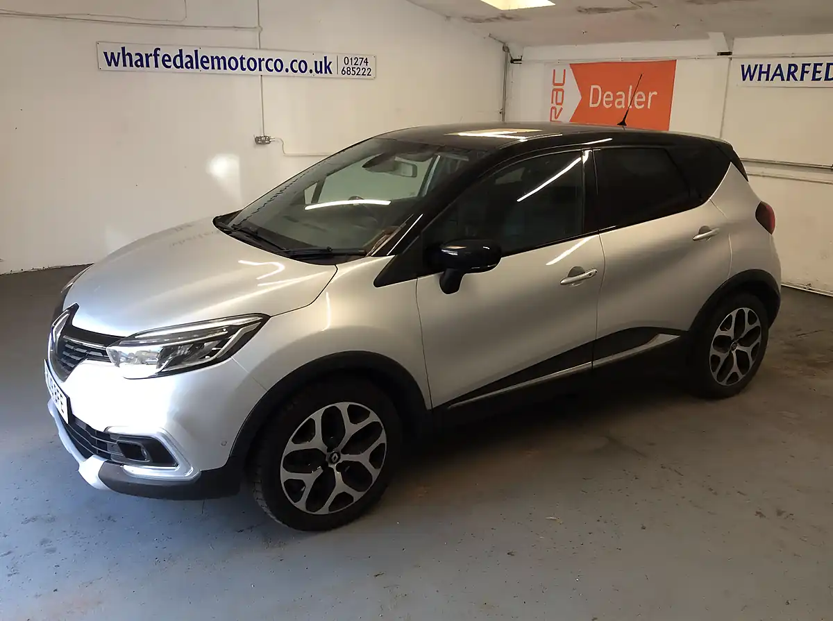 Used 2019 Renault Captur GT Line Silver - Interior and Exterior details 3