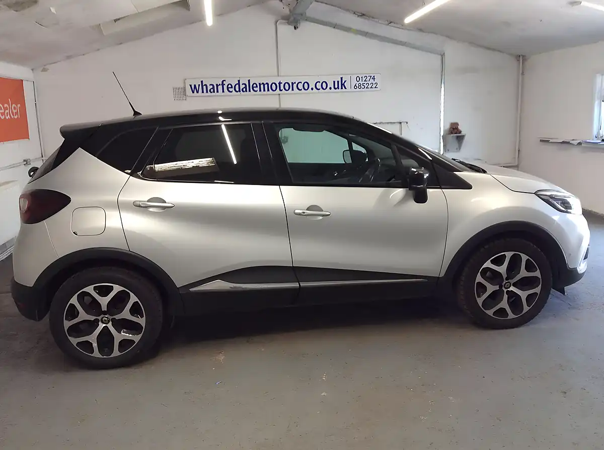 Used 2019 Renault Captur GT Line Silver - Interior and Exterior details 5