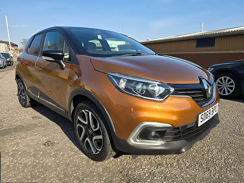 Used 2019 Renault Captur Iconic Black, Orange - Front View