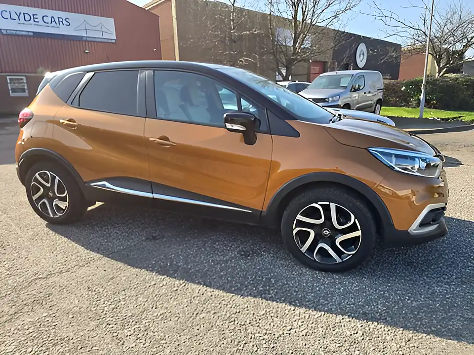 Used 2019 Renault Captur Iconic Black, Orange - Interior and Exterior details 4