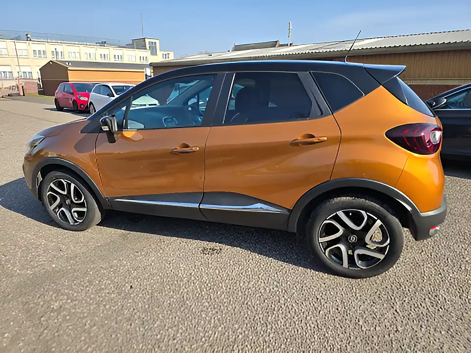 Used 2019 Renault Captur Iconic Black, Orange - Interior and Exterior details 7