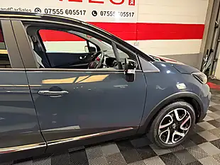 Used 2019 Renault Captur Iconic Blue - Interior and Exterior details 10