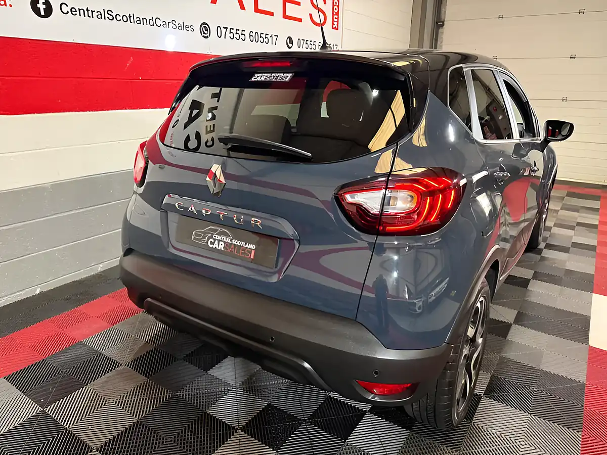 Used 2019 Renault Captur Iconic Blue - Interior and Exterior details 13