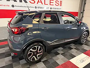 Used 2019 Renault Captur Iconic Blue - Interior and Exterior details 15