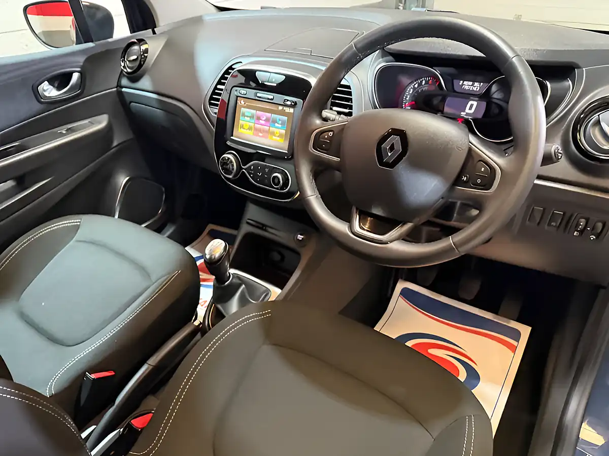 Used 2019 Renault Captur Iconic Blue - Interior and Exterior details 16