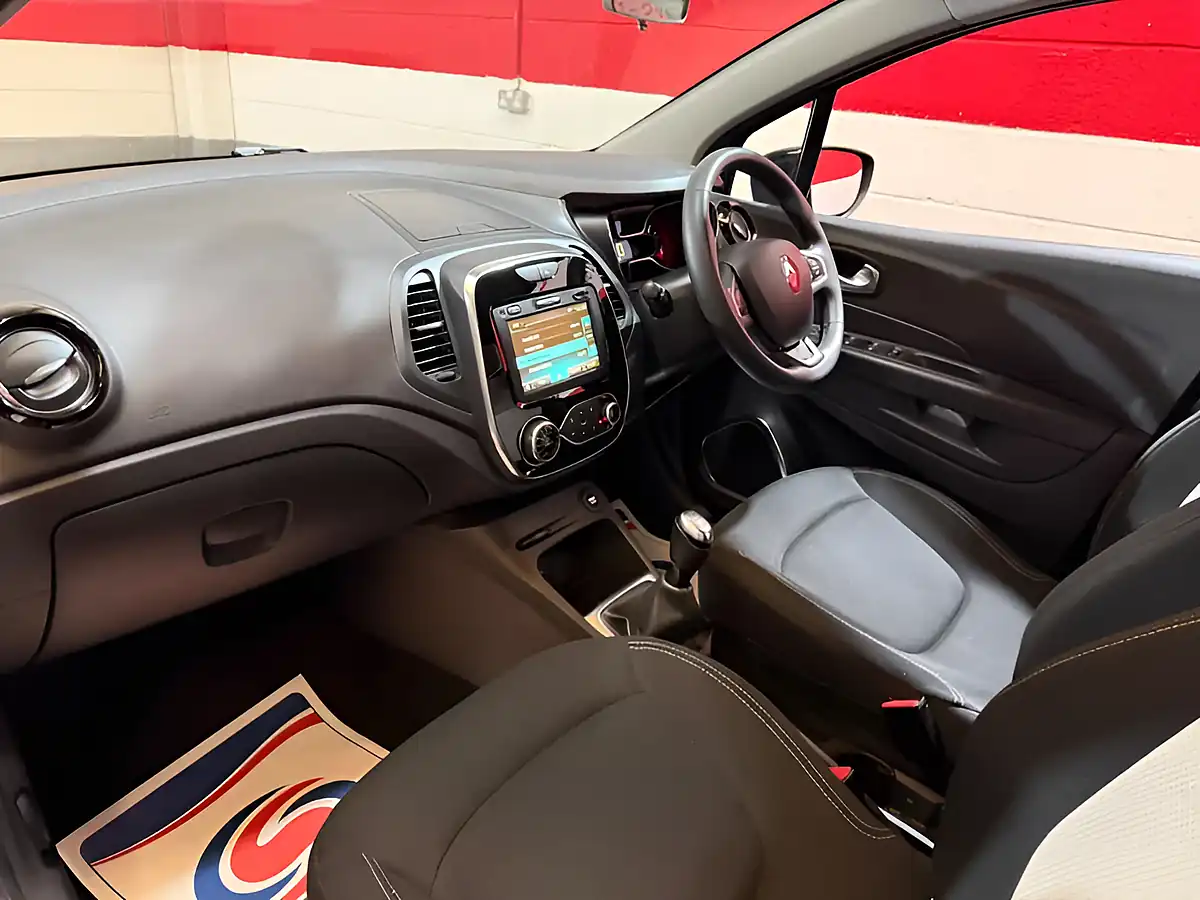 Used 2019 Renault Captur Iconic Blue - Interior and Exterior details 17
