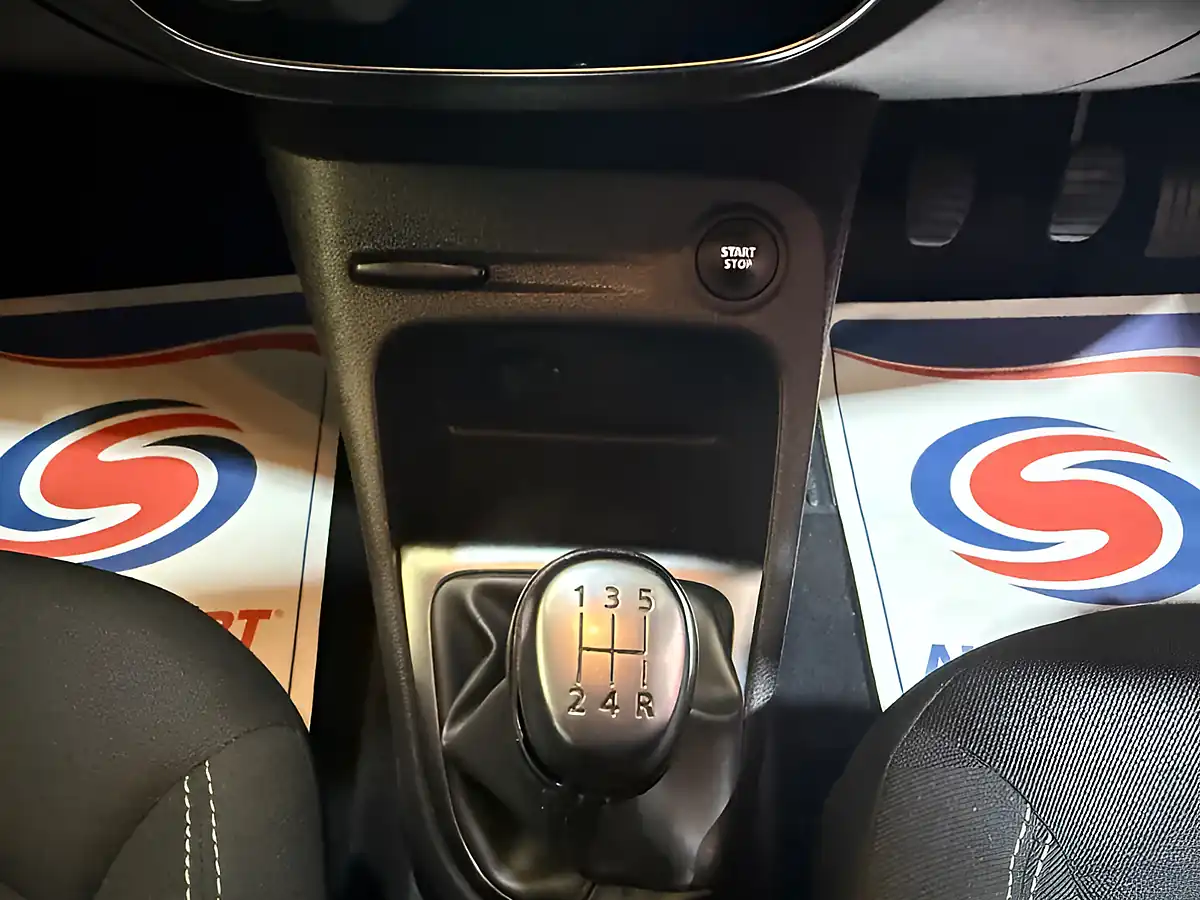 Used 2019 Renault Captur Iconic Blue - Interior and Exterior details 20