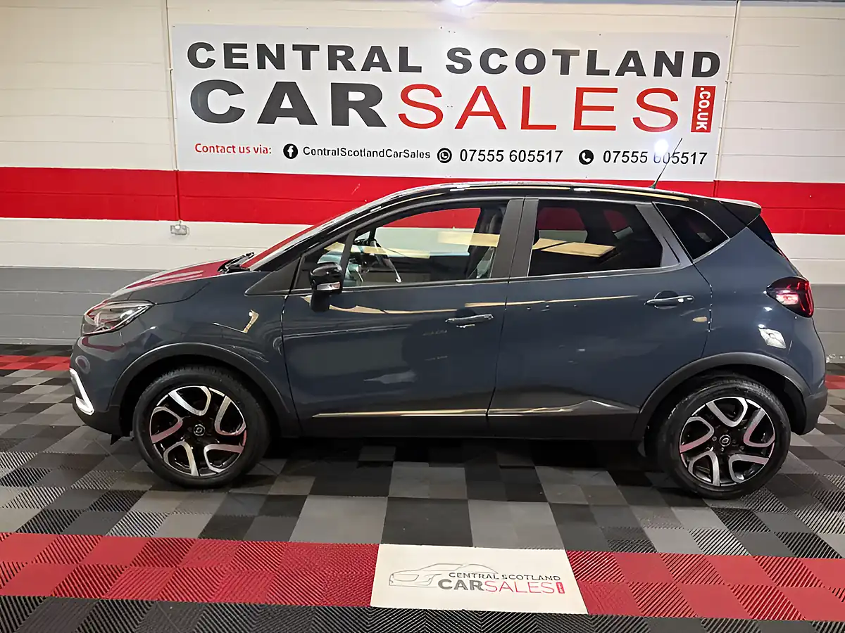 Used 2019 Renault Captur Iconic Blue - Interior and Exterior details 4