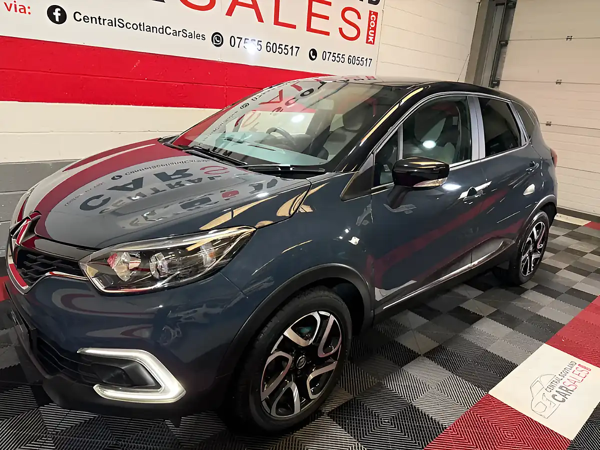 Used 2019 Renault Captur Iconic Blue - Interior and Exterior details 6
