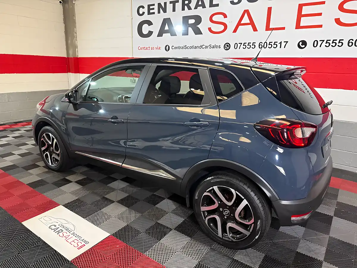 Used 2019 Renault Captur Iconic Blue - Interior and Exterior details 7