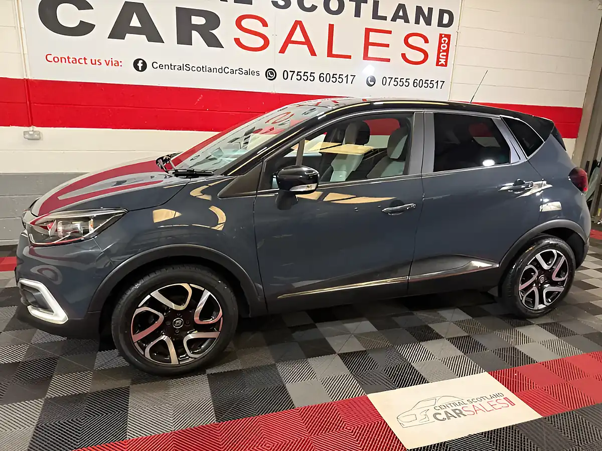 Used 2019 Renault Captur Iconic Blue - Interior and Exterior details 8