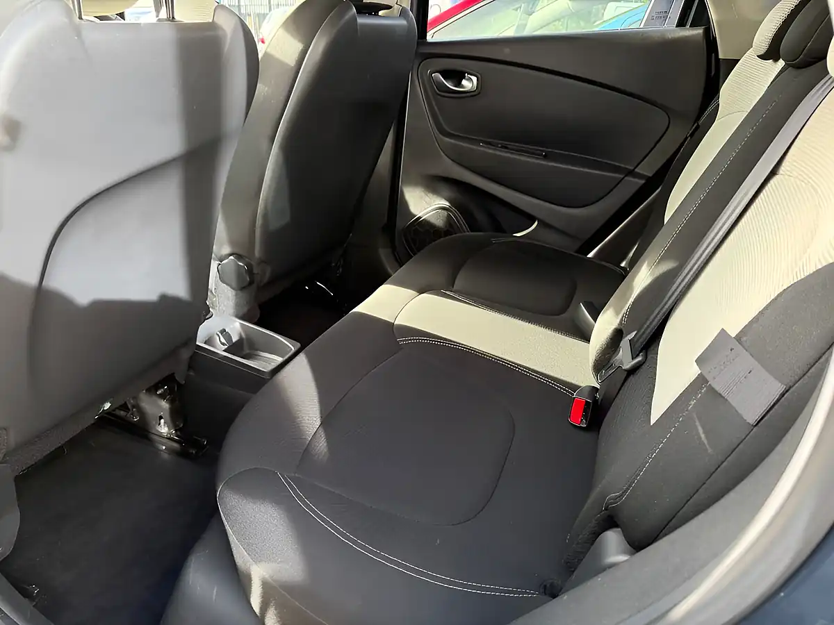 Used 2019 Renault Captur Iconic Blue - Interior and Exterior details 12