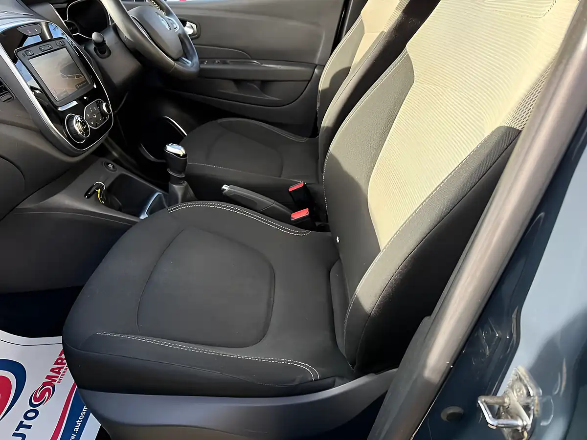 Used 2019 Renault Captur Iconic Blue - Interior and Exterior details 13