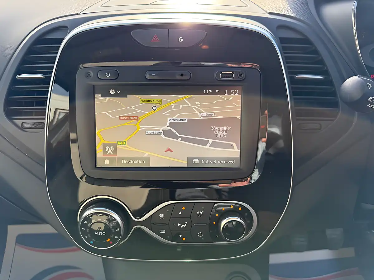 Used 2019 Renault Captur Iconic Blue - Interior and Exterior details 16