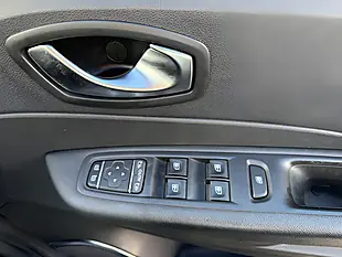 Used 2019 Renault Captur Iconic Blue - Interior and Exterior details 17