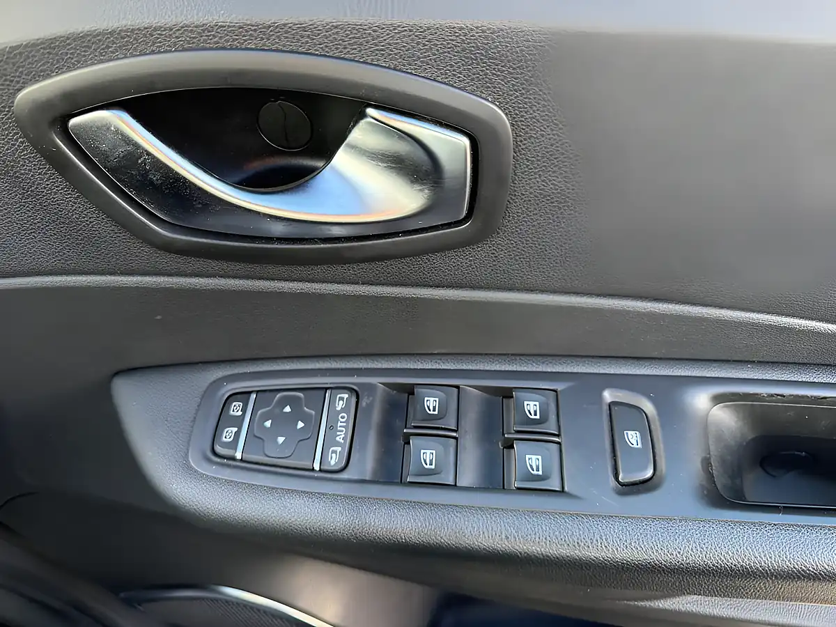 Used 2019 Renault Captur Iconic Blue - Interior and Exterior details 17