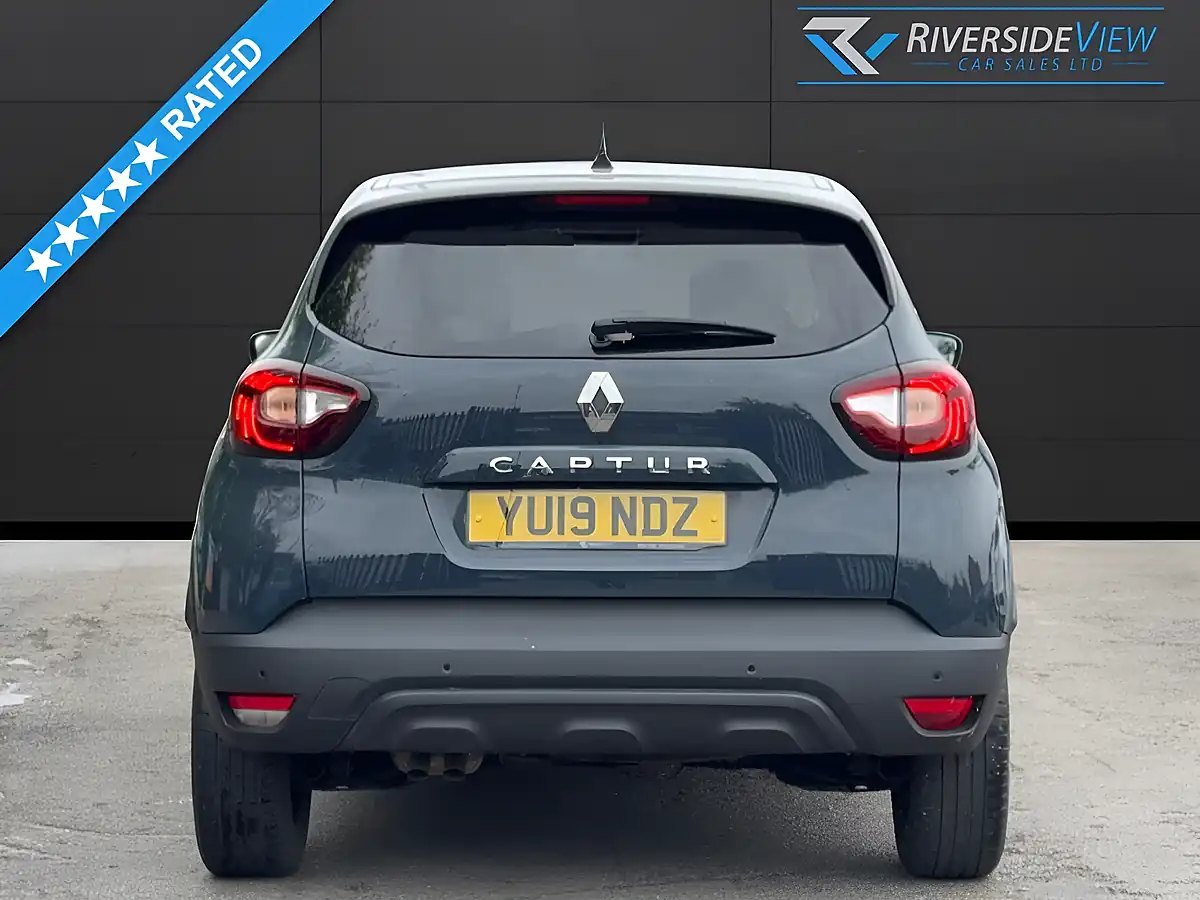 Used 2019 Renault Captur Iconic Blue - Interior and Exterior details 4