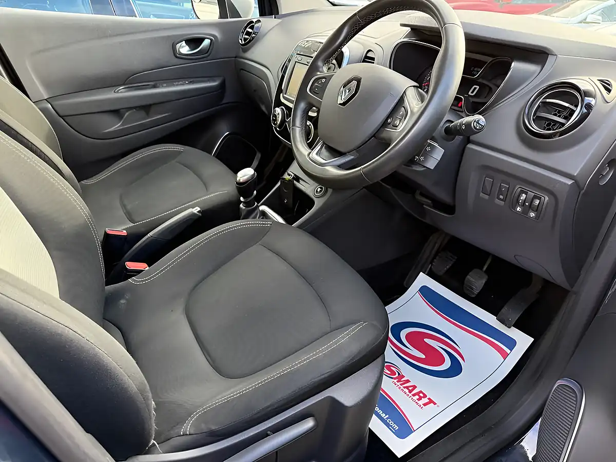 Used 2019 Renault Captur Iconic Blue - Interior and Exterior details 8