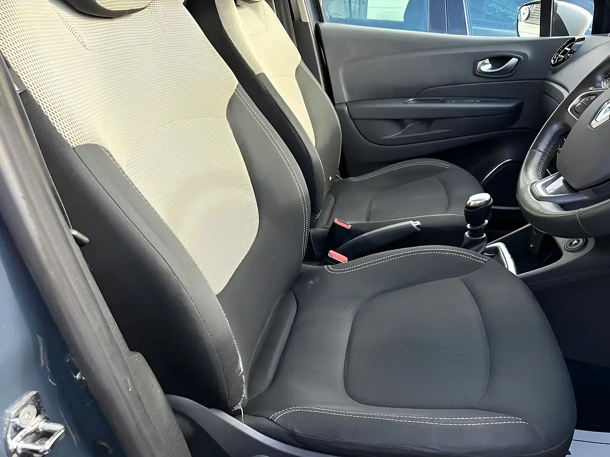 Used 2019 Renault Captur Iconic Blue - Interior and Exterior details 9