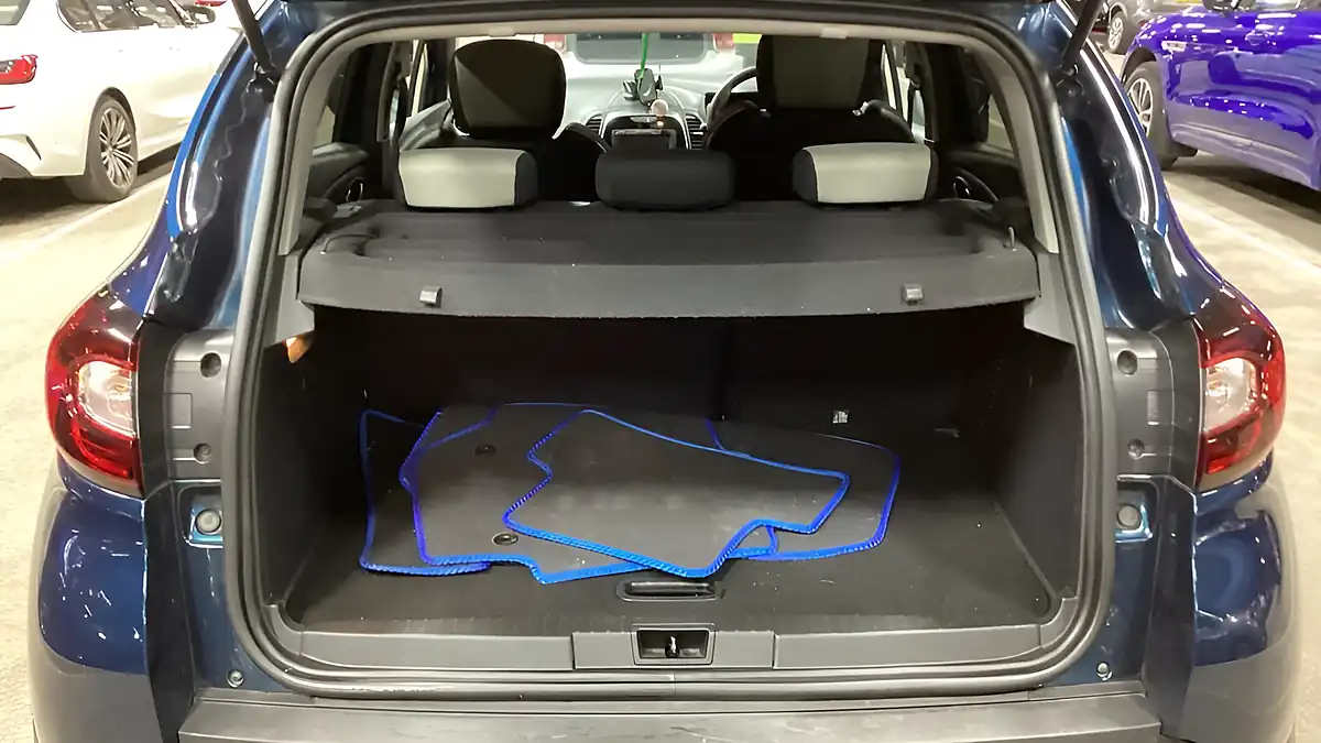 Used 2019 Renault Captur Iconic Blue - Interior and Exterior details 11