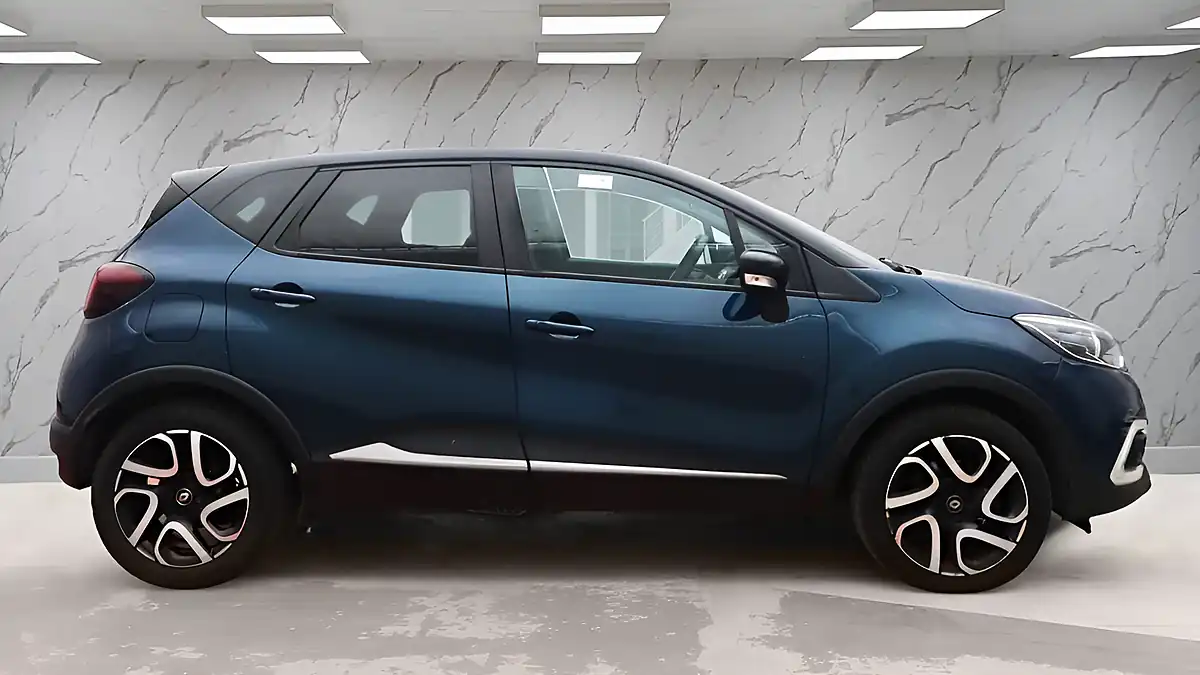 Used 2019 Renault Captur Iconic Blue - Interior and Exterior details 6