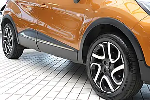 Used 2019 Renault Captur Iconic Orange - Interior and Exterior details 10