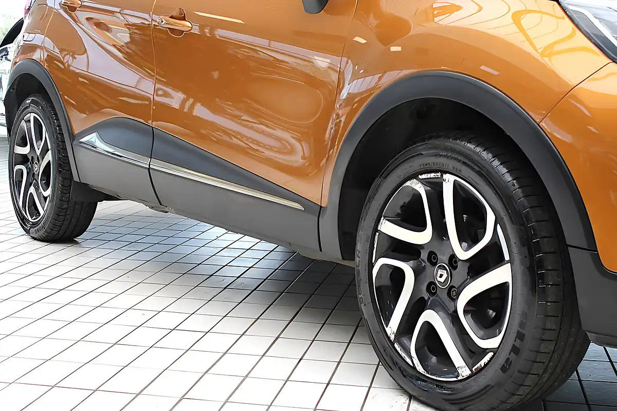 Used 2019 Renault Captur Iconic Orange - Interior and Exterior details 10