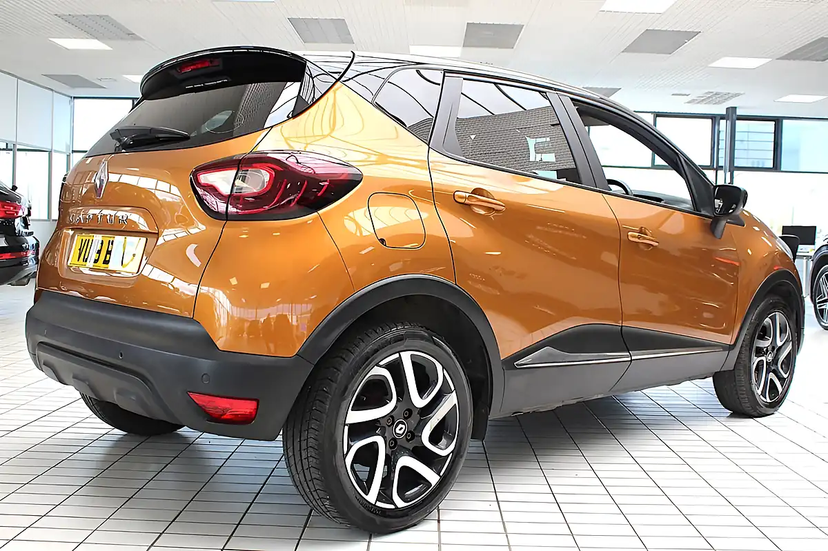 Used 2019 Renault Captur Iconic Orange - Interior and Exterior details 11