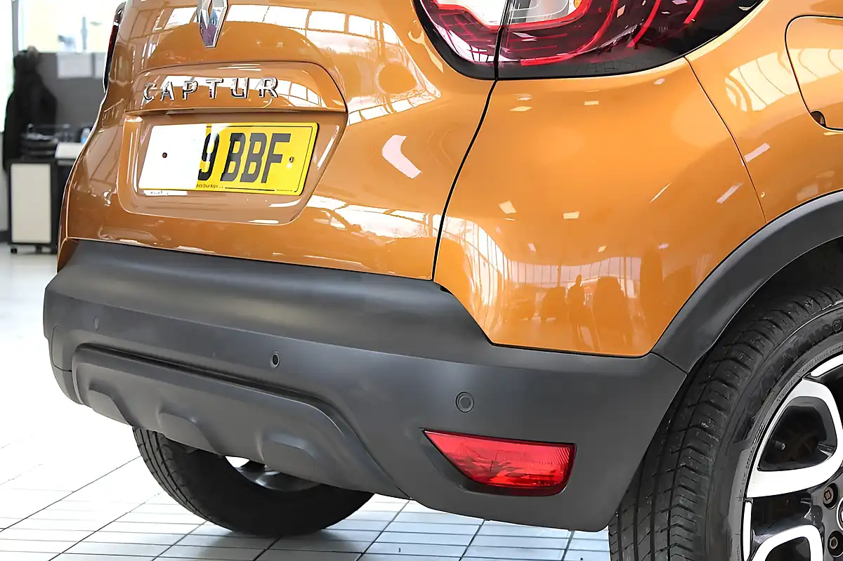 Used 2019 Renault Captur Iconic Orange - Interior and Exterior details 12