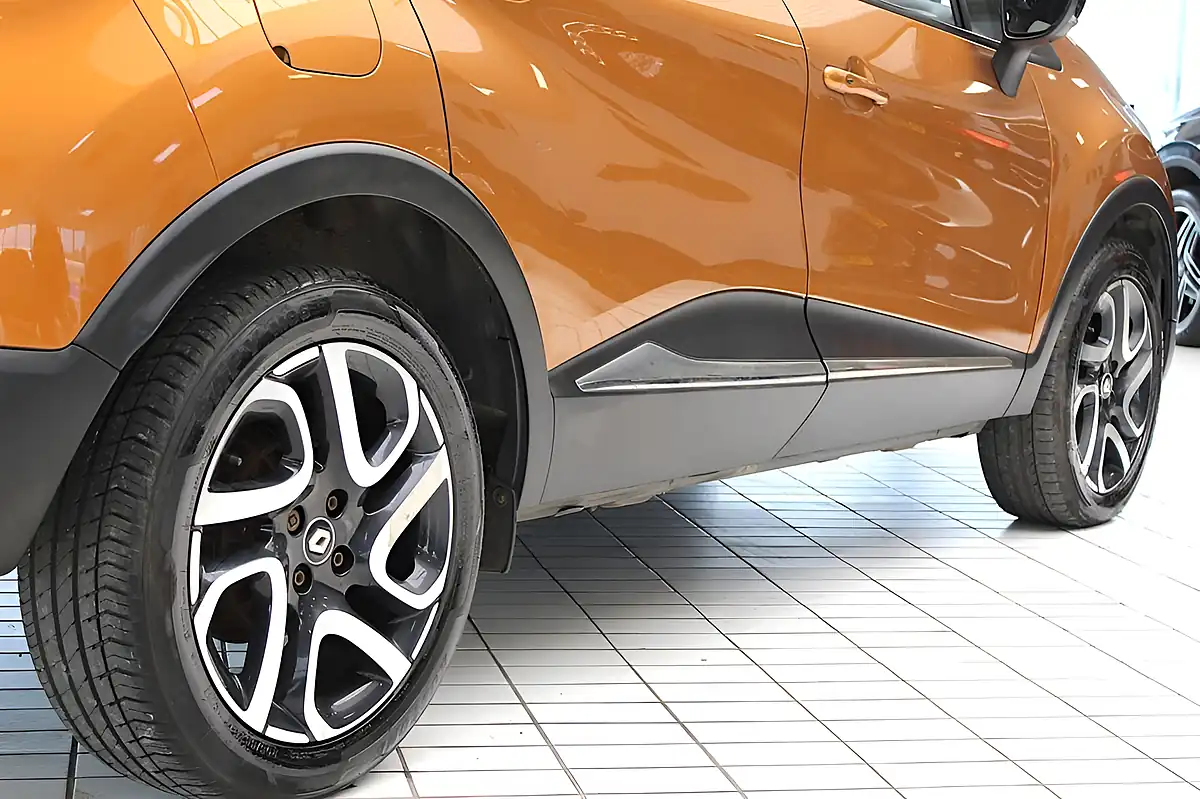 Used 2019 Renault Captur Iconic Orange - Interior and Exterior details 13