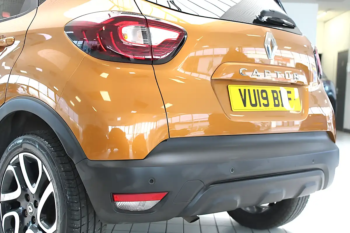 Used 2019 Renault Captur Iconic Orange - Interior and Exterior details 16
