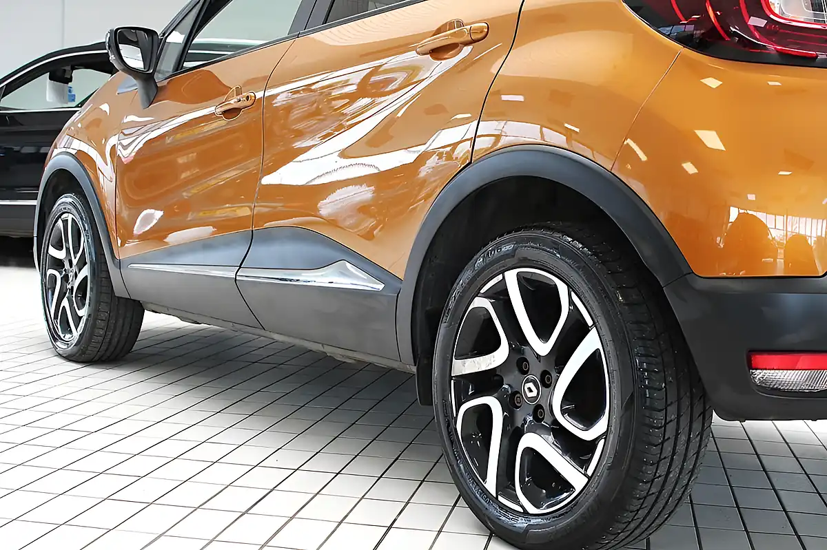 Used 2019 Renault Captur Iconic Orange - Interior and Exterior details 18