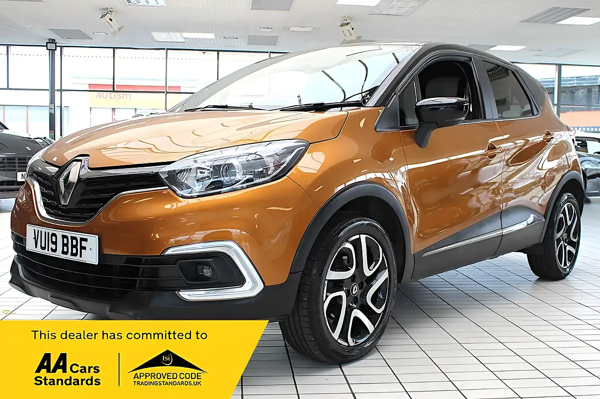 Used 2019 Renault Captur Iconic Orange - Interior and Exterior details 2