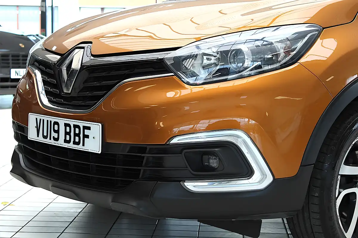 Used 2019 Renault Captur Iconic Orange - Interior and Exterior details 4