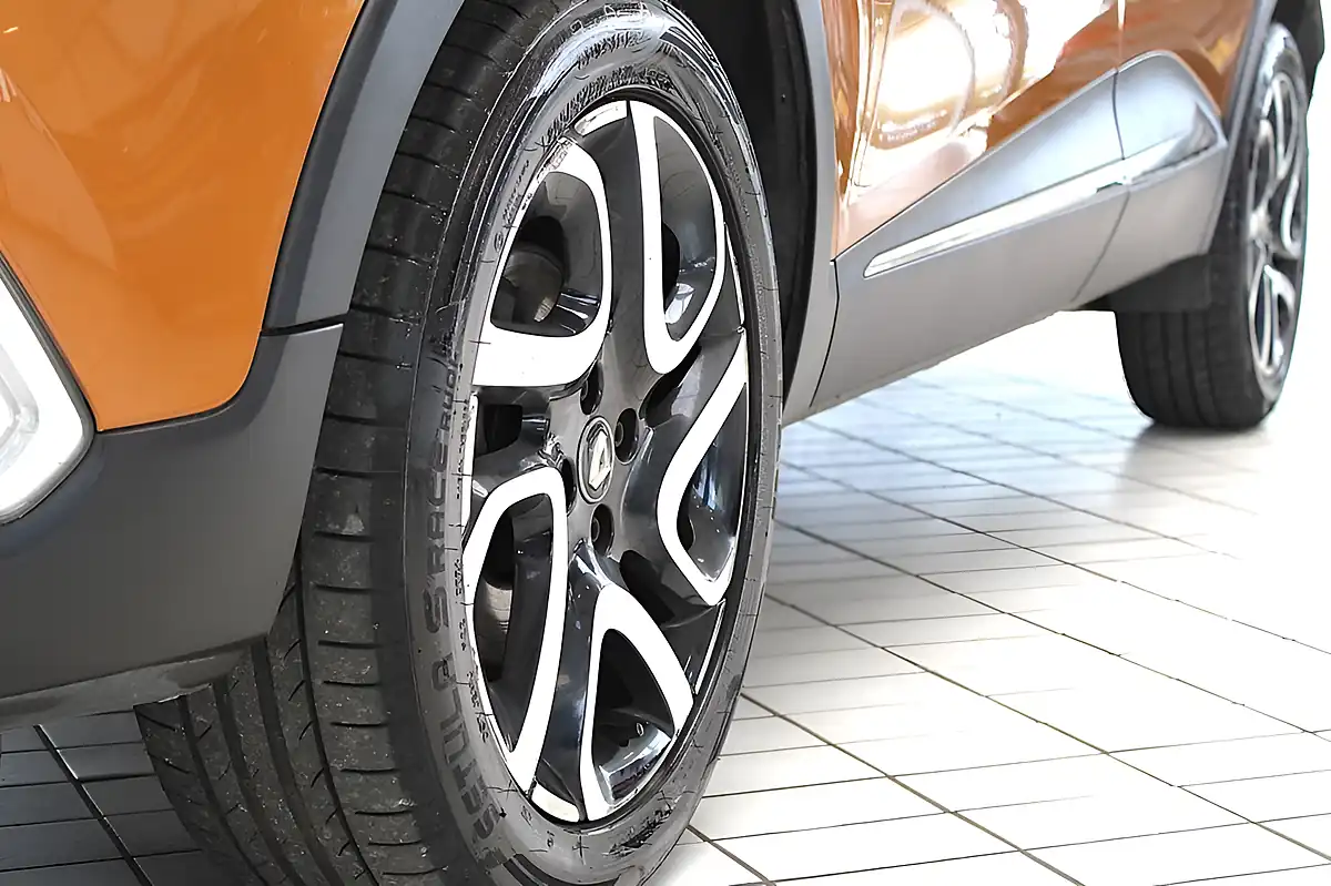 Used 2019 Renault Captur Iconic Orange - Interior and Exterior details 6