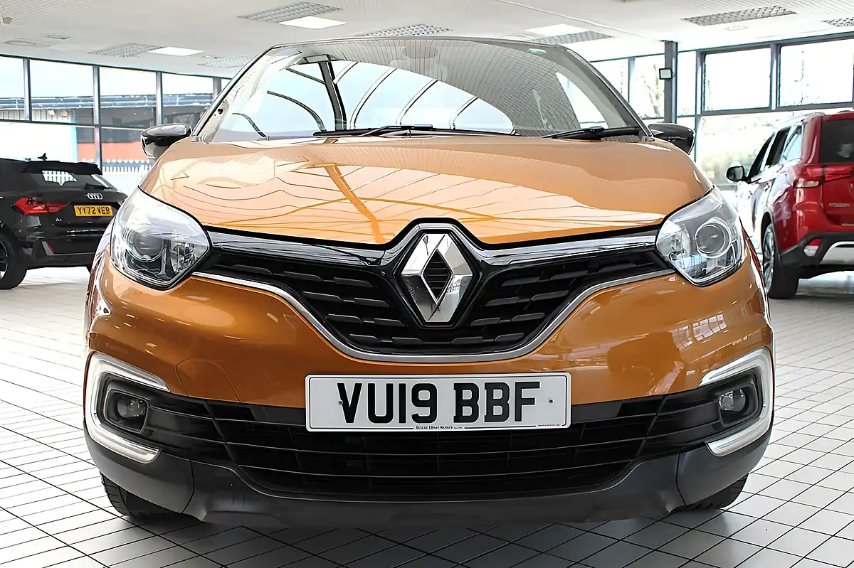 Used 2019 Renault Captur Iconic Orange - Interior and Exterior details 8