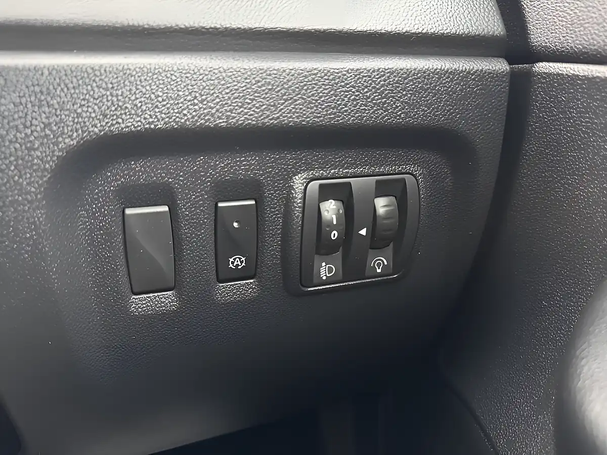 Used 2019 Renault Captur Iconic Red/Black - Interior and Exterior details 19