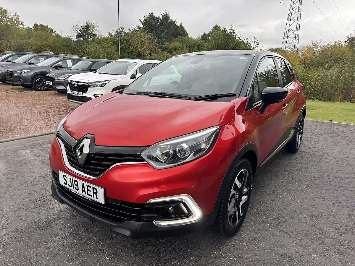 Used 2019 Renault Captur Iconic Red/Black - Interior and Exterior details 3