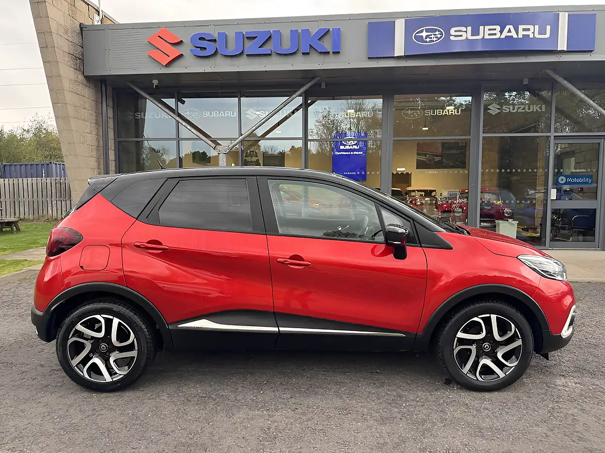 Used 2019 Renault Captur Iconic Red/Black - Interior and Exterior details 9